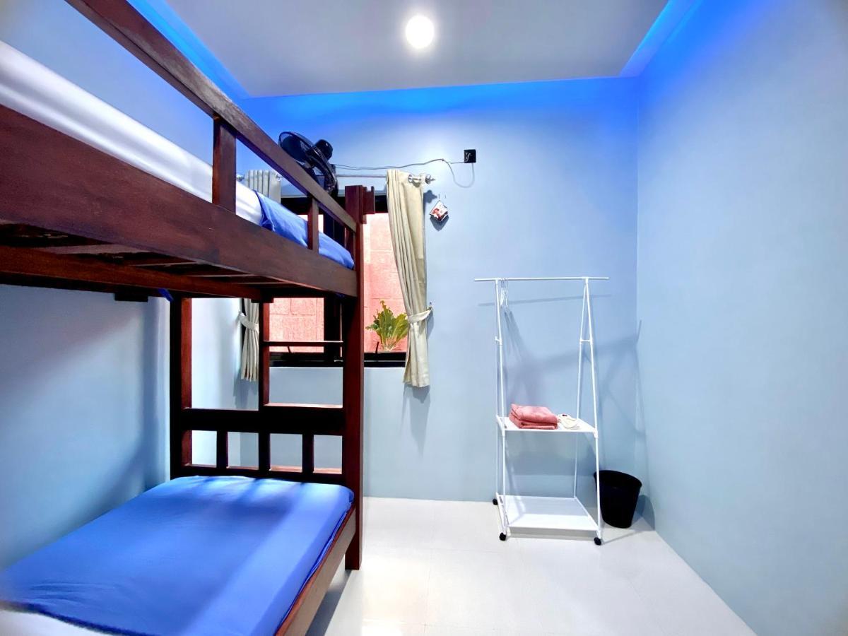 Good Feeling Ketapang Harbour Hostel Exterior photo