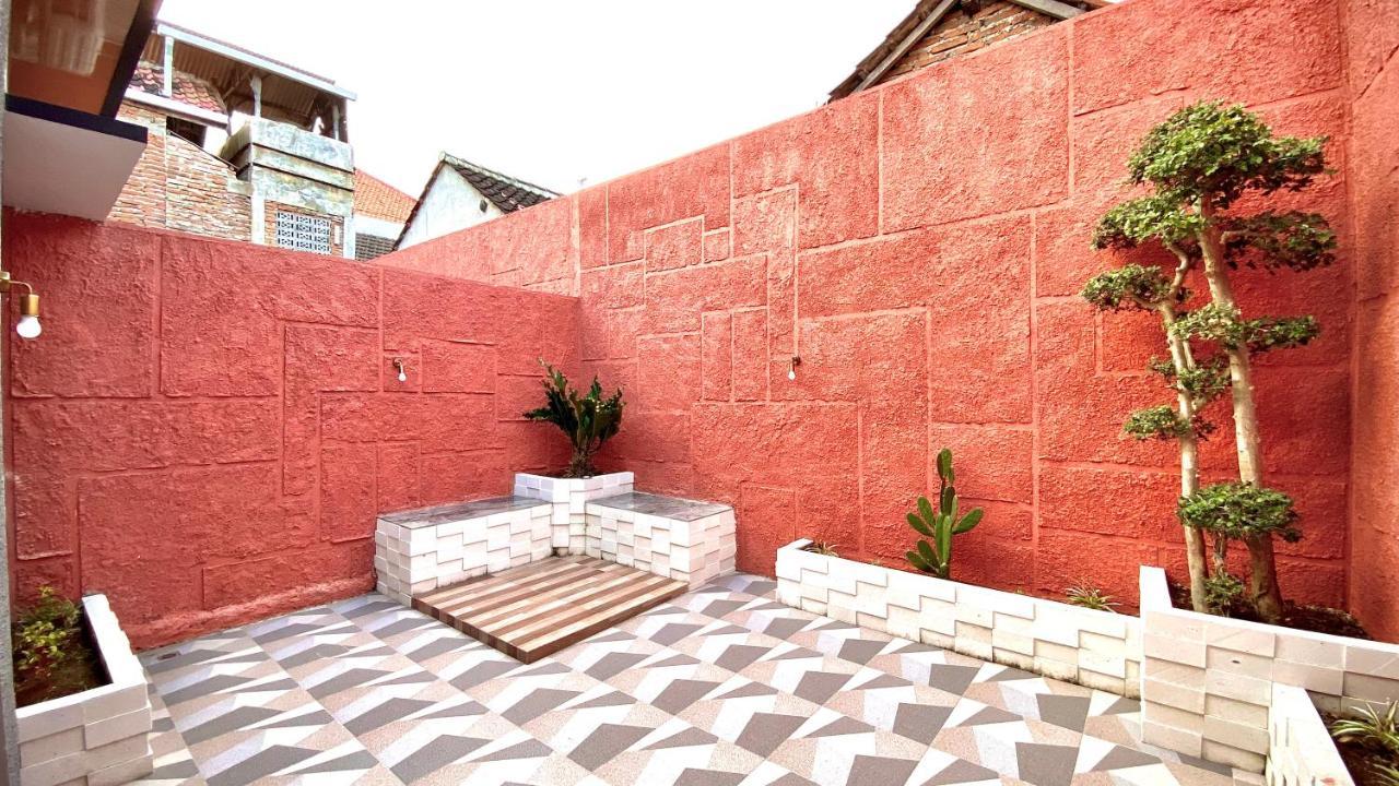 Good Feeling Ketapang Harbour Hostel Exterior photo
